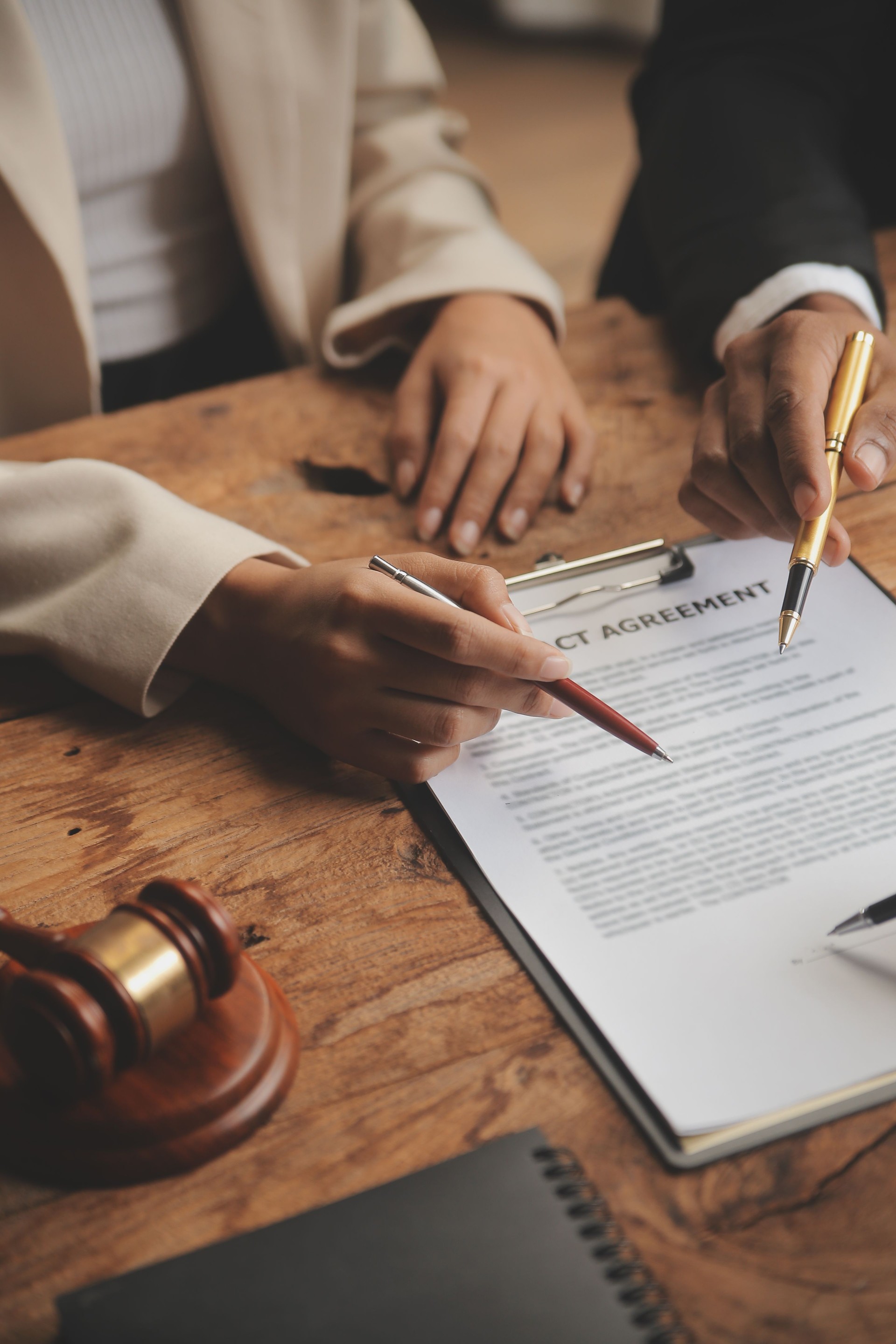 Good service cooperation, Consultation of Businesswoman and Male lawyer or judge counselor having team meeting with client, Law and Legal services concept.